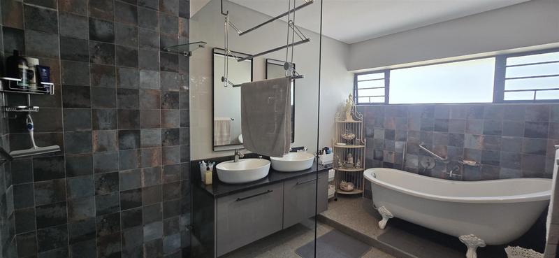 3 Bedroom Property for Sale in Outeniqua Strand Western Cape